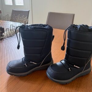 L.L. Bean Kids Snow Boots- dark navy color